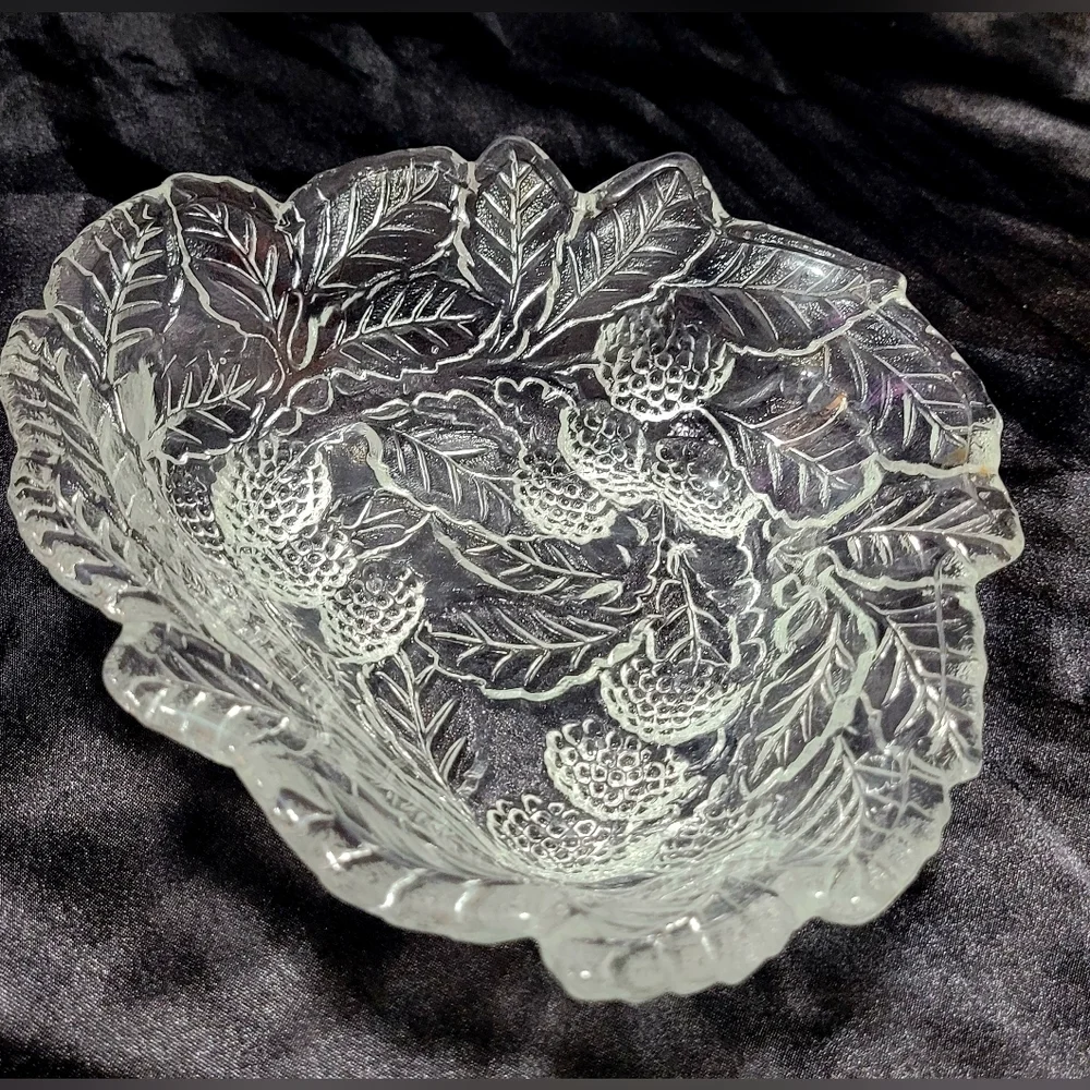 Vintage Indian Glass~Clear~Loganberry and Leaf Pattern~Candy Dish~Bowl~Embossed